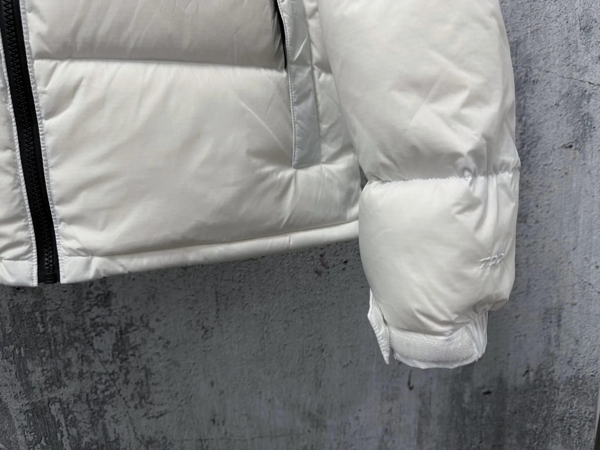 （NFC ） 【The North Face】 1996Classic ： 700 ，Rebound ， ， ， ， 。 ： ， ， ， ， Wear-Resistant，Breathable 。 ： ， ， ， ， ， ， ， ， ， ， 。 。 Size：XS-XXL